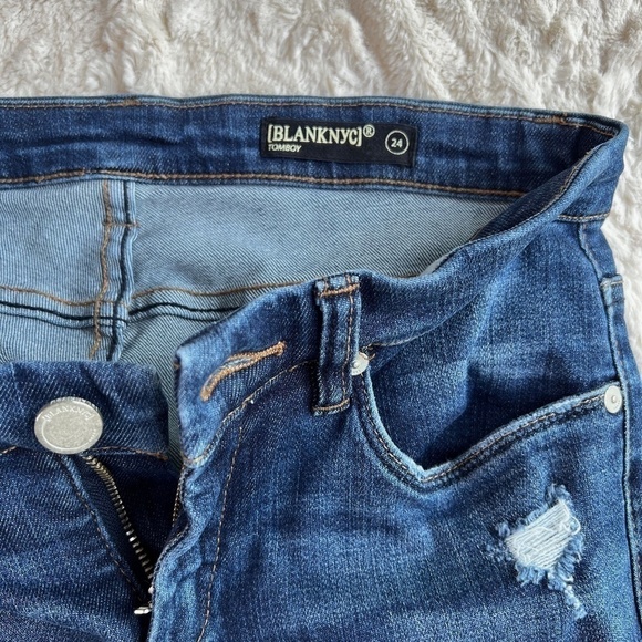BLANK NYC Tomboy Distressed Boyfriend Jeans Medium Wash Size 24 - Picture 9 of 16